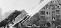 1945年4月，紅軍喀秋莎炮轟柏林。