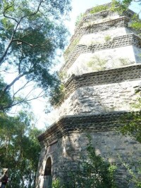 登雲塔的鐵鸚鵡及銅嶺