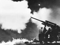 在上甘嶺戰役中， 志願軍火箭炮群猛烈轟擊美軍。