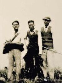 1939年謝申教授（右一）調查雲南澄江的土壤