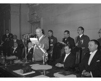 1954年，伊瓦涅斯總統在演講