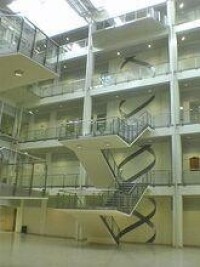 以“雙螺旋樓梯”為特色的分子科學樓