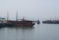 下龍灣的紅木船