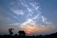 天高雲淡