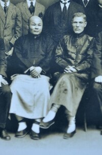 何甘棠（左） 歷史照