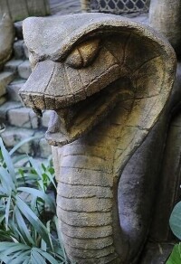 蛇神雕像
