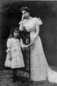 夫人梅麗塔和女兒伊麗莎白