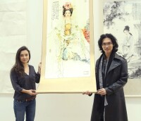 劉麗達參觀畫展