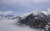 主峰海拔5040米，埡口海拔4523米的巴朗山