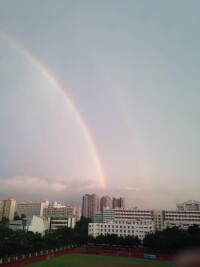 雷陣雨之後的奇觀