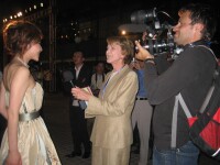 美國PBS著名主持人Margaret Warner帶著攝製團隊特意來到北京，祝賀李沁回歸創業的電視節目開機及國際時尚論壇的啟動，並專訪李沁談她的時尚媒體及品牌傳播理念。