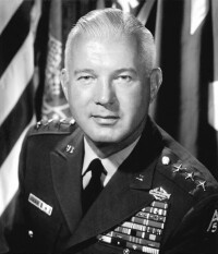 約翰·麥克里斯擔任美第五集團軍司令的照片