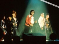 傑克遜在演唱會上表演《Beat It》