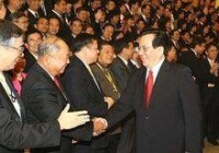 國家副主席曾慶紅在人民大會堂與李祖澤親切握手