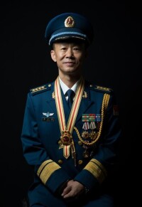 試飛英雄李中華獲得八一勳章