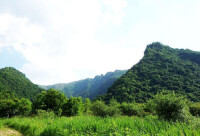 山峰[山體中的上半部分]