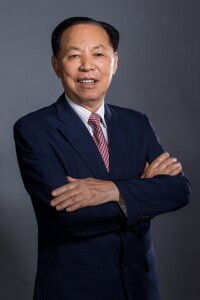 龍元集團董事長賴振元