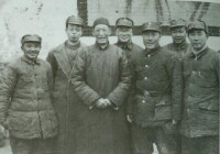 1946年2月，鄧小平、劉伯承、薄一波等合影