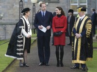 威廉王子與凱特王妃回訪母校