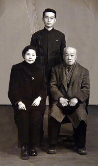 1961年唐麗玲與丈夫厲麟似和兒子厲聲教