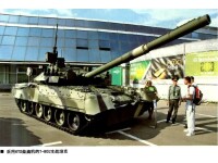 採用柴油機的T-80U主戰坦克