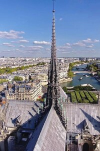 損毀前的巴黎聖母院尖頂