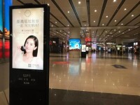 葵兒彩妝廣告覆蓋北上廣地鐵站