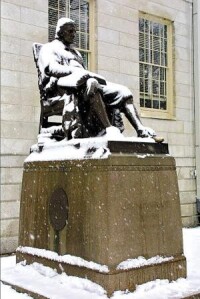 John Harvard銅像