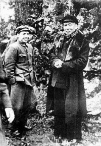1950年譚啟龍與劉少奇在杭州留影