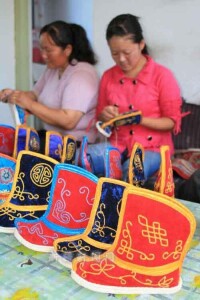 圖2 博湖群眾創作蒙古族刺繡作品