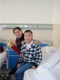 蔡加芹老師和開顱手術康復的申梅小朋友