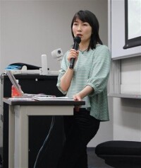 山本美香與學生探討記者在戰爭中的使命