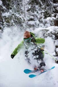 滑雪鏡能在滑雪過程中有效保護眼睛