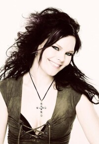 現主唱：Anette Olzon