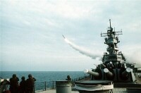 威斯康星號上發射的戰斧巡航導彈