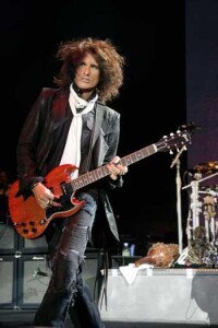 徠Joe Perry[美國籍吉他手]