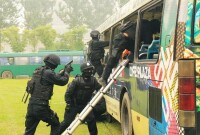 杭州特警反劫持公交訓練