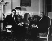 艾哈德（右一）與美國總統肯尼迪