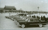 1959年國產紅旗牌轎車在天安門廣場展示