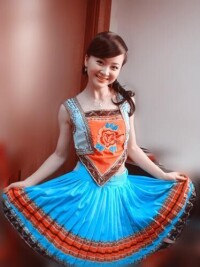 來自廣州軍區戰士歌舞團的美女歌星 蔡婧