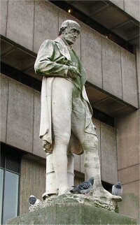 伯明翰中心圖書館前的瓦特雕像