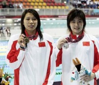 齊暉[中國游泳運動員]（左）