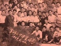 1949年在宣化師範與師生合影（二排右3）