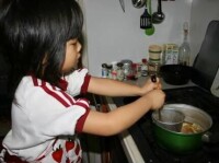 阿花從5歲開始就天天早起自己煮味噌湯。