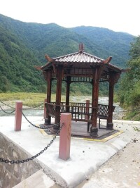 三河壩村河堤涼亭