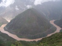 雲霧中的金沙江第一彎