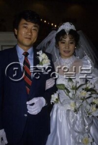 1984年10月15日和金慈玉再婚