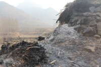 農村田野焚燒的玉米秸稈