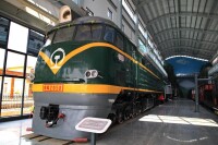 保存在雲南鐵路博物館的東風型2058號機車（戚墅堰廠生產）