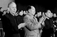 劉少奇和毛澤東、周恩來等人在一起